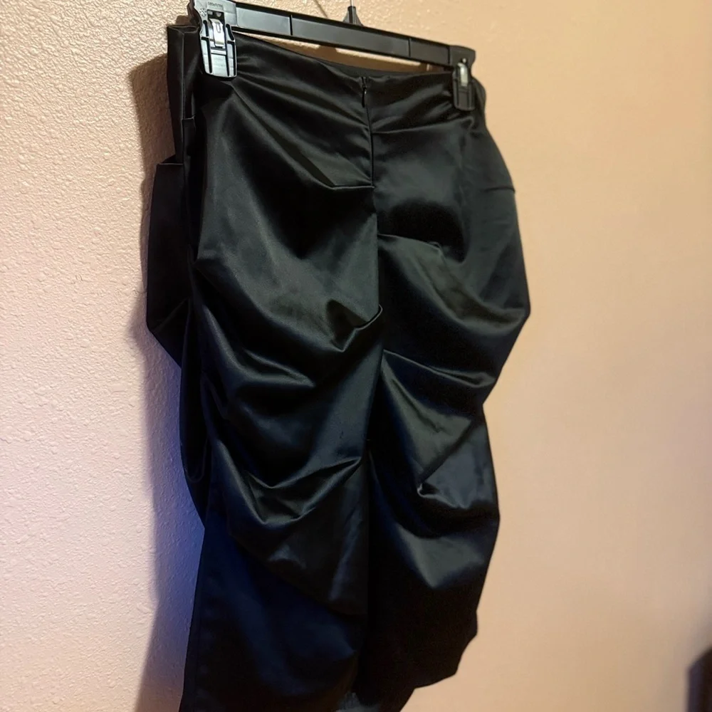 Nicole Miller Trendy Black Satin Skirt - Picture 4 of 5